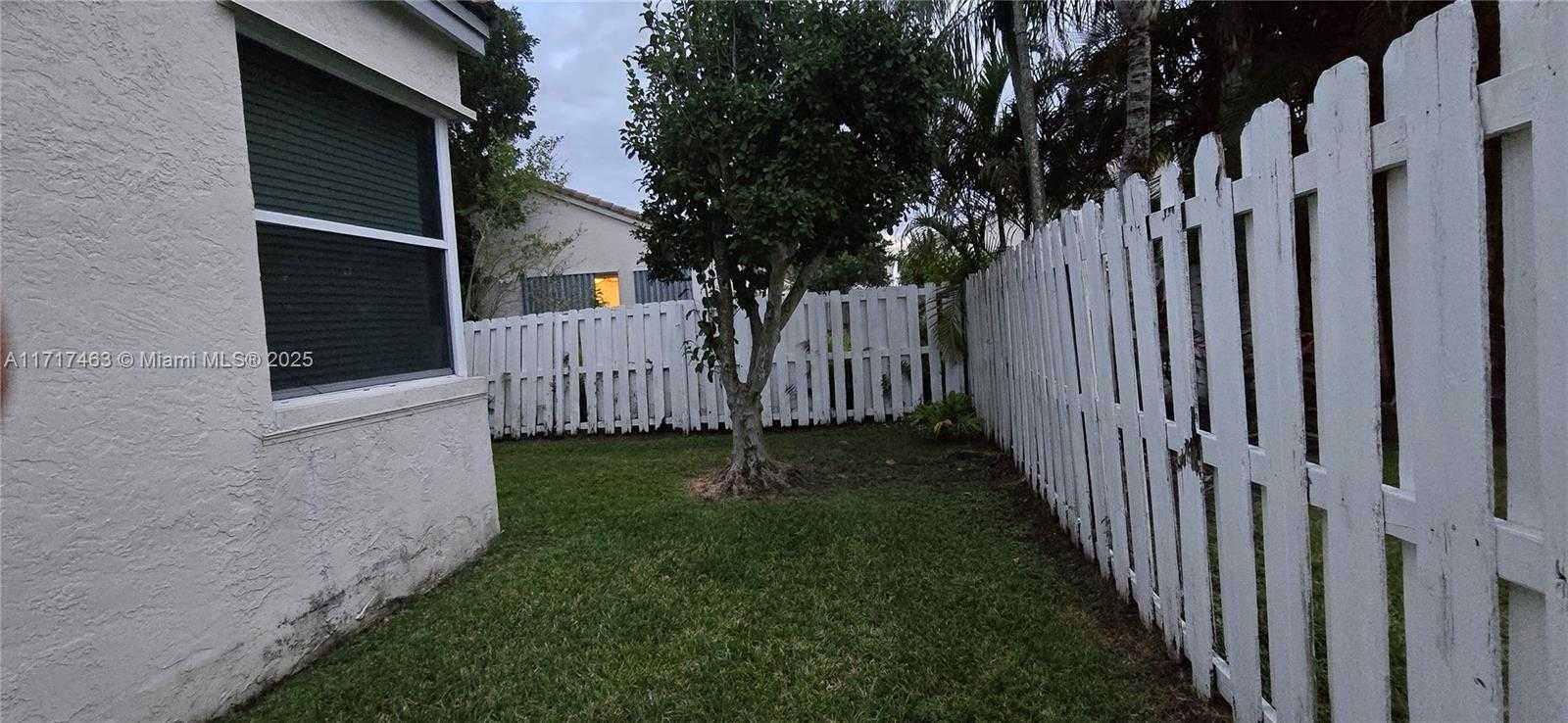 Small Image of 15750, Pembroke Pines Number 7