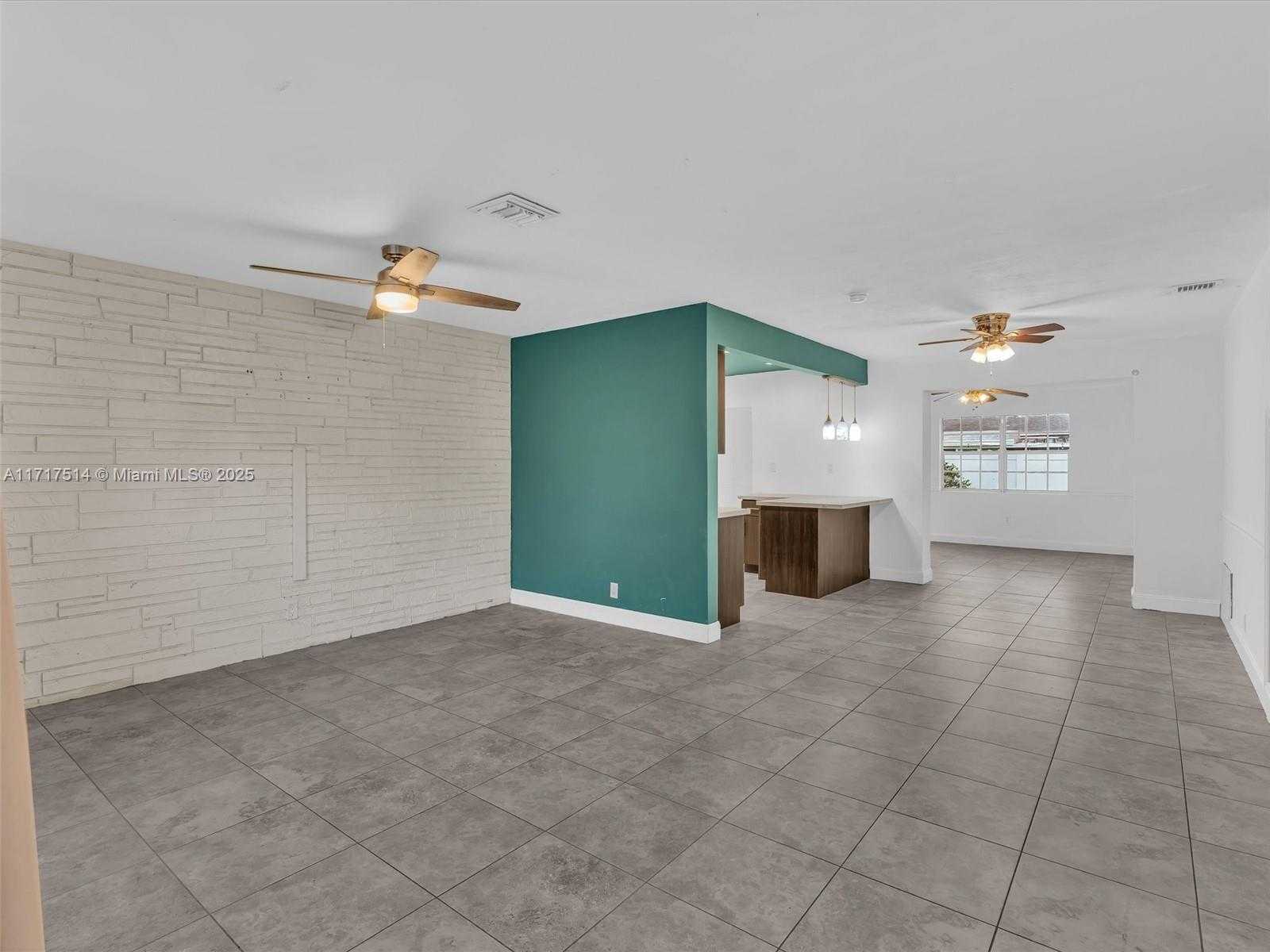 Small Image of 521 SOUTH WEST 68TH TER, Pembroke Pines Number 2
