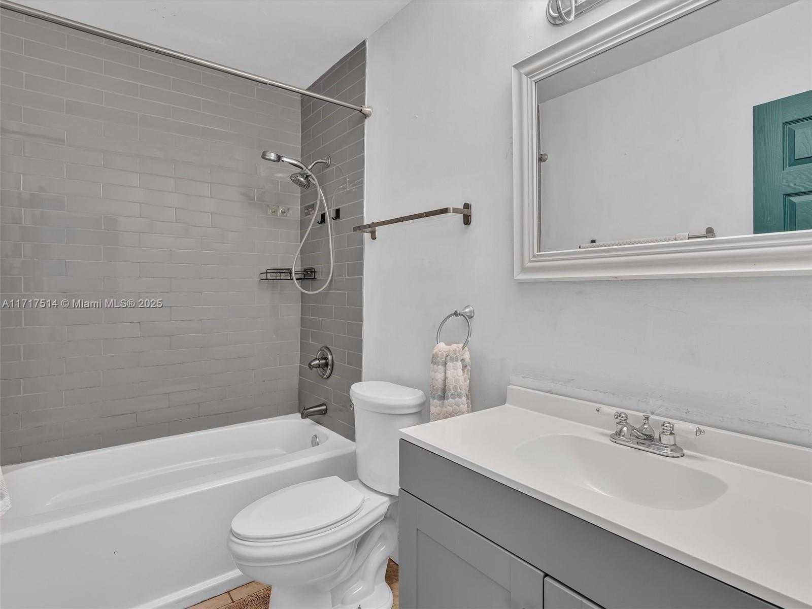 Small Image of 521 SOUTH WEST 68TH TER, Pembroke Pines Number 24
