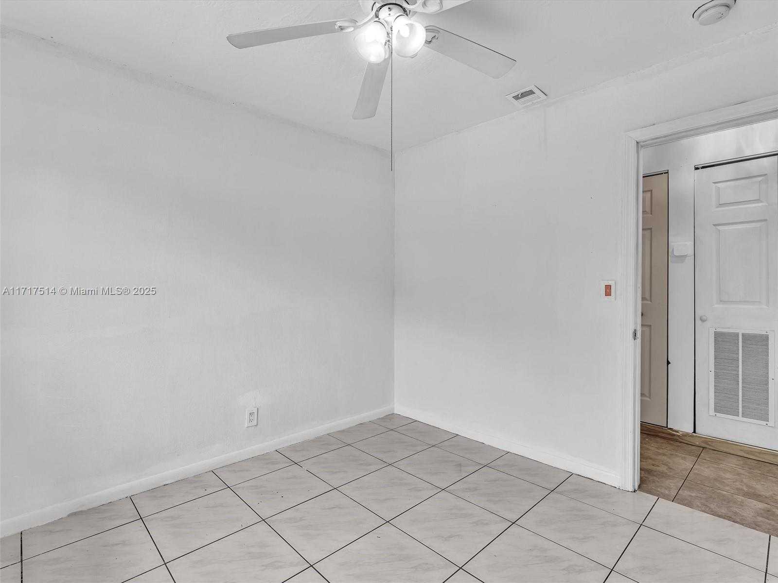 Small Image of 521 SOUTH WEST 68TH TER, Pembroke Pines Number 28