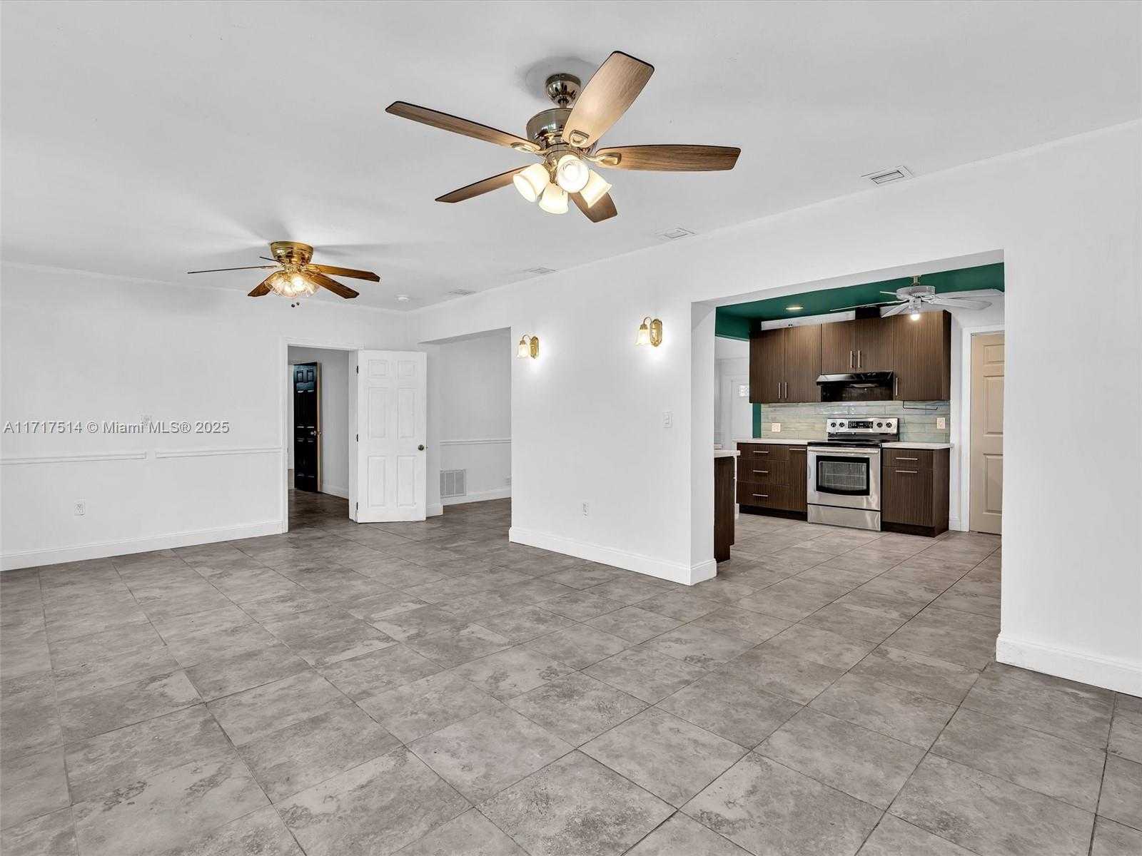 Small Image of 521 SOUTH WEST 68TH TER, Pembroke Pines Number 29