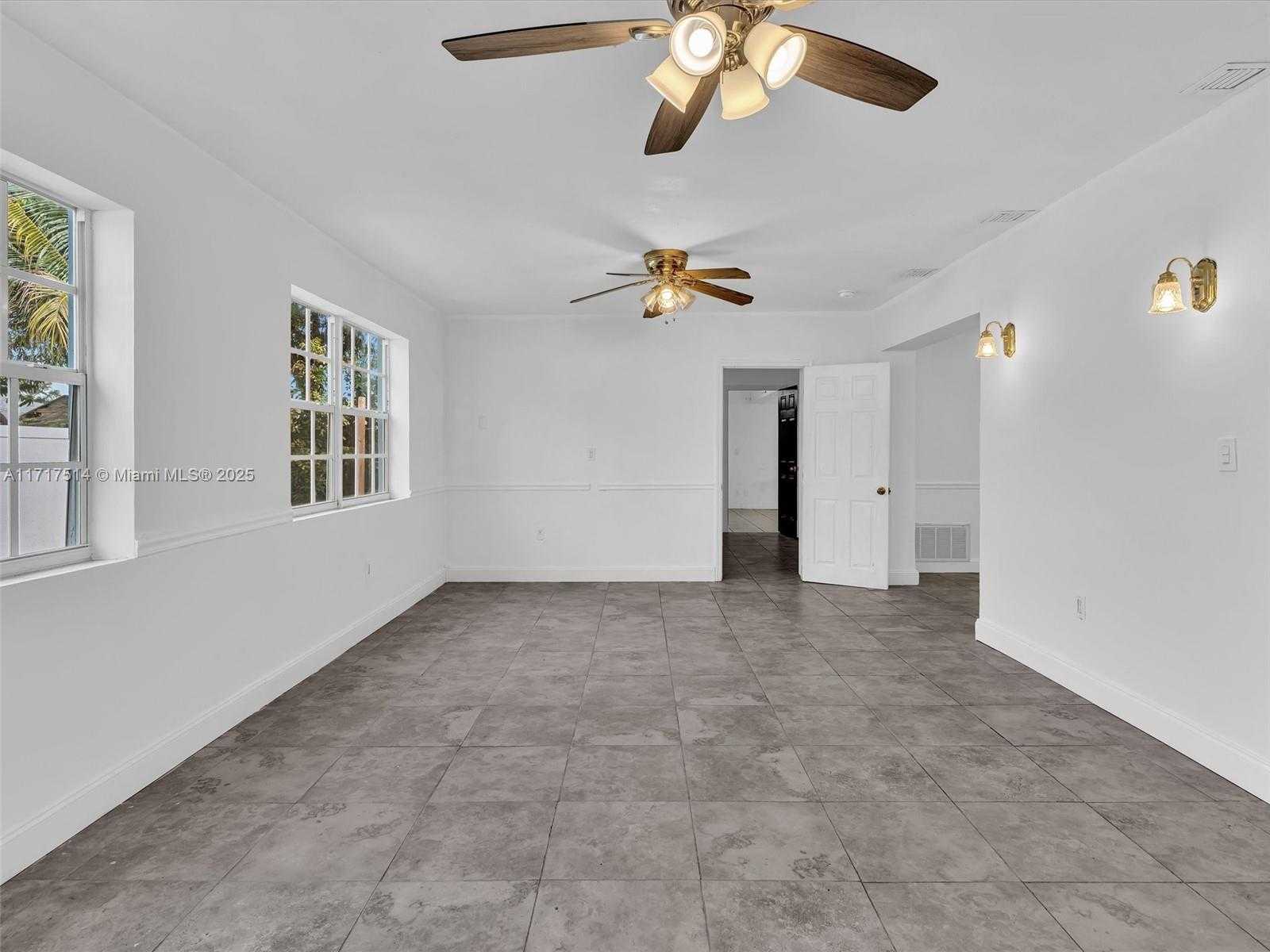 Small Image of 521 SOUTH WEST 68TH TER, Pembroke Pines Number 31