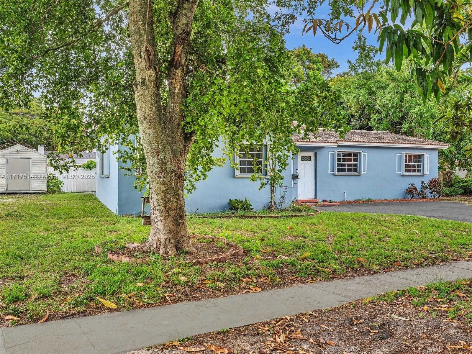 Small Image of 521 SOUTH WEST 68TH TER, Pembroke Pines Number 33