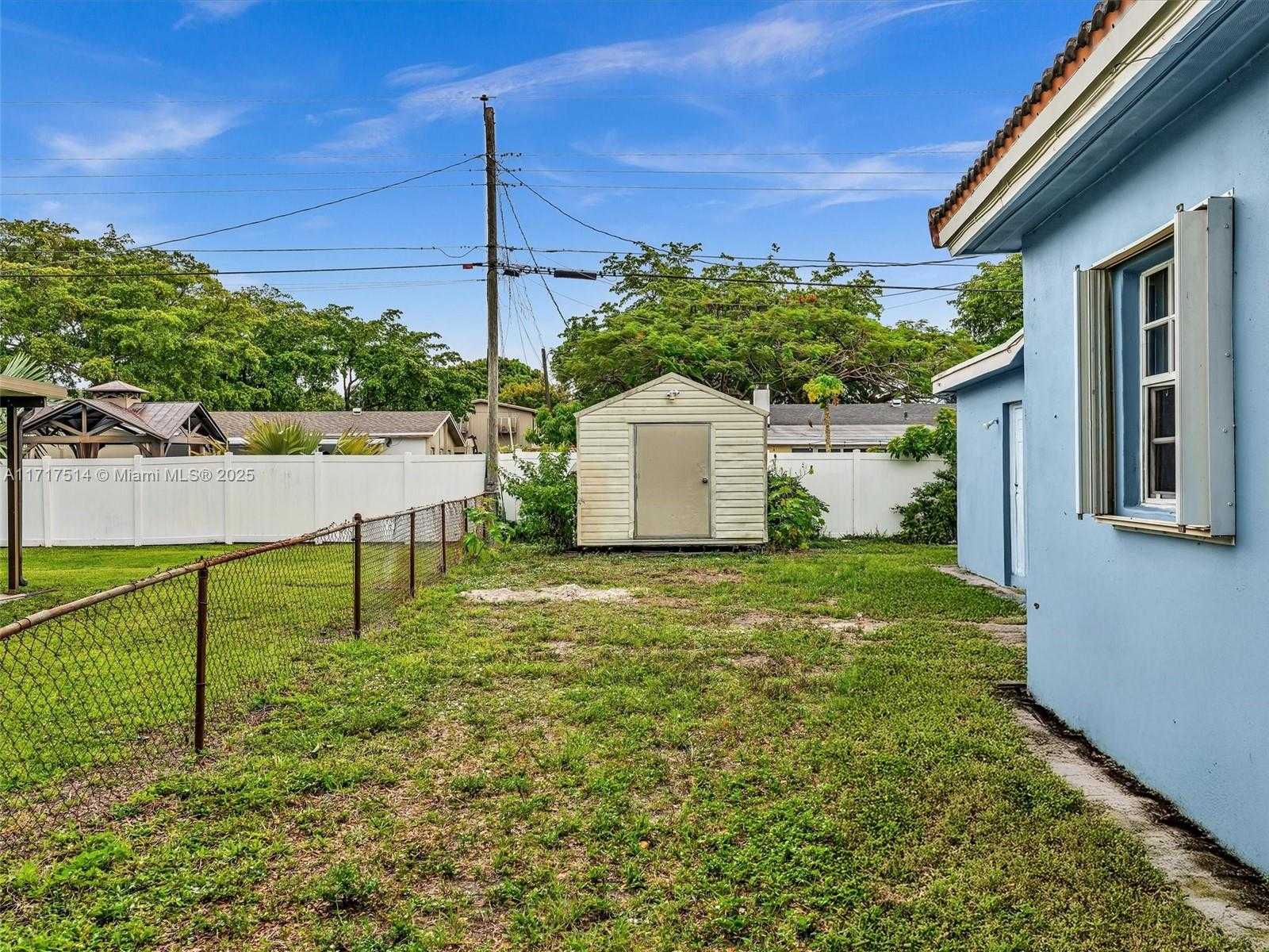 Small Image of 521 SOUTH WEST 68TH TER, Pembroke Pines Number 34