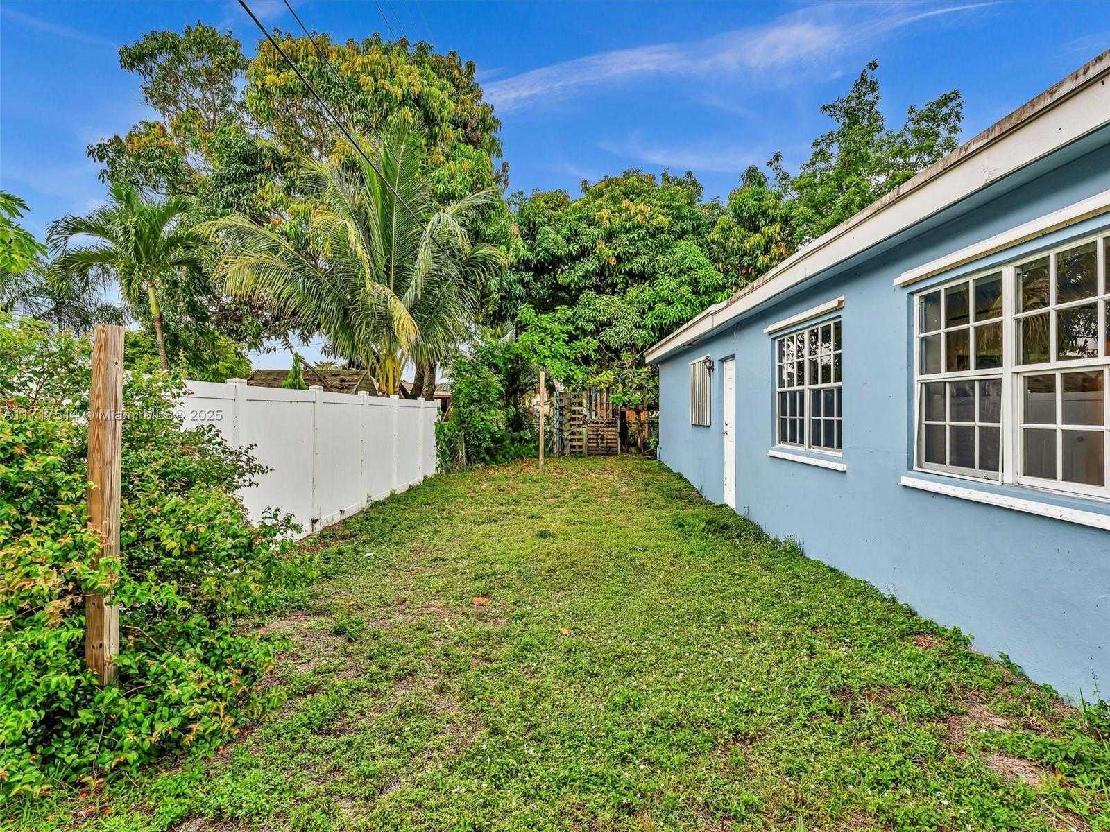 Small Image of 521 SOUTH WEST 68TH TER, Pembroke Pines Number 35