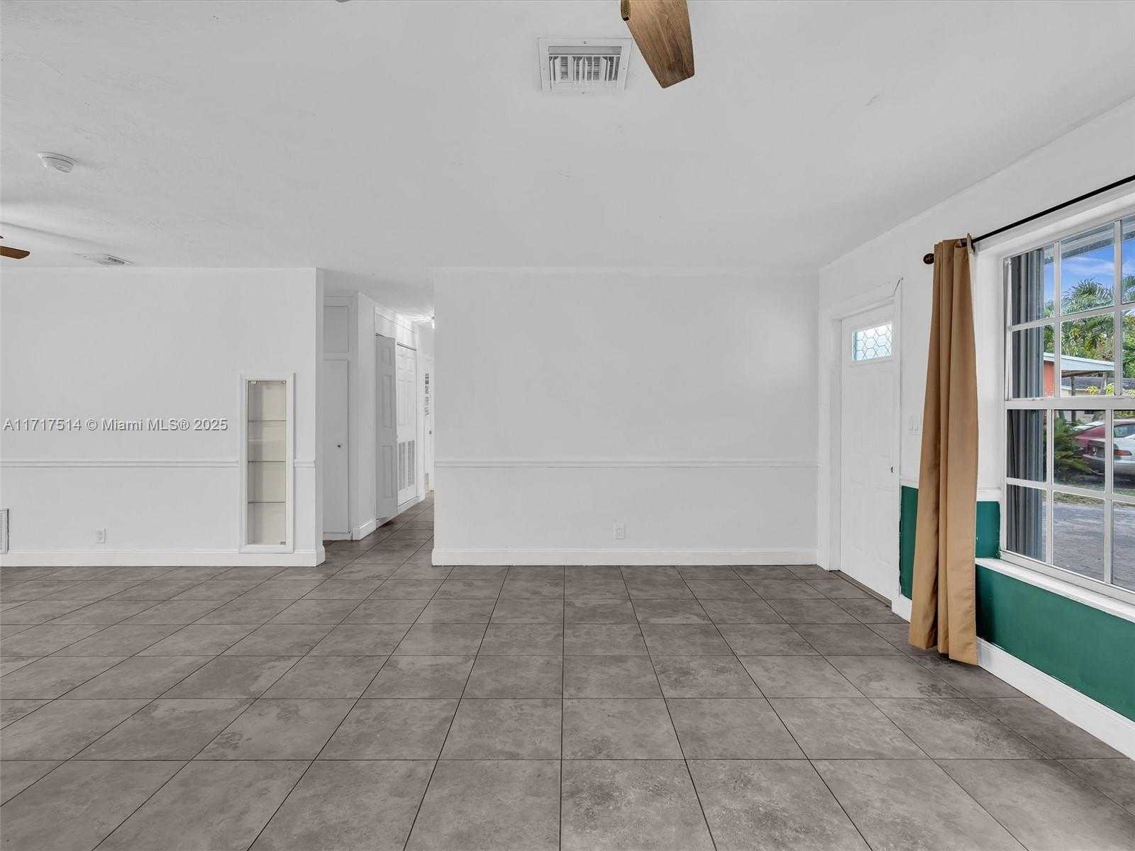 Small Image of 521 SOUTH WEST 68TH TER, Pembroke Pines Number 5