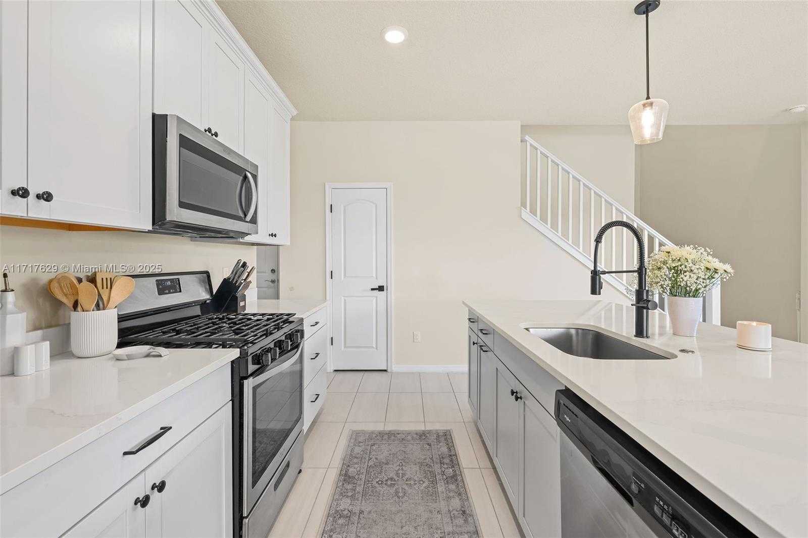 Small Image of 2414 PRIMROSE PL, Oakland Park Number 10
