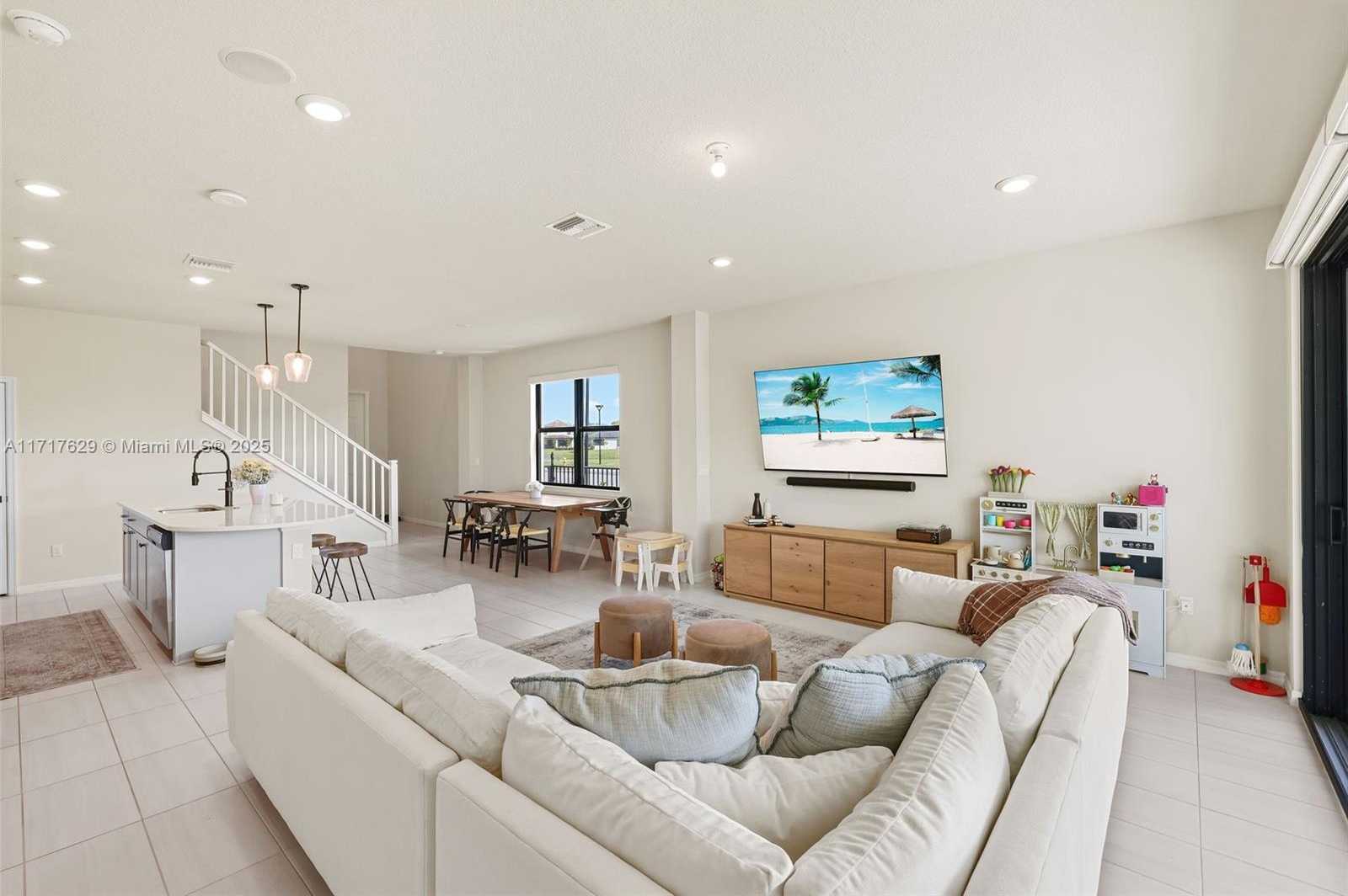 Small Image of 2414 PRIMROSE PL, Oakland Park Number 15