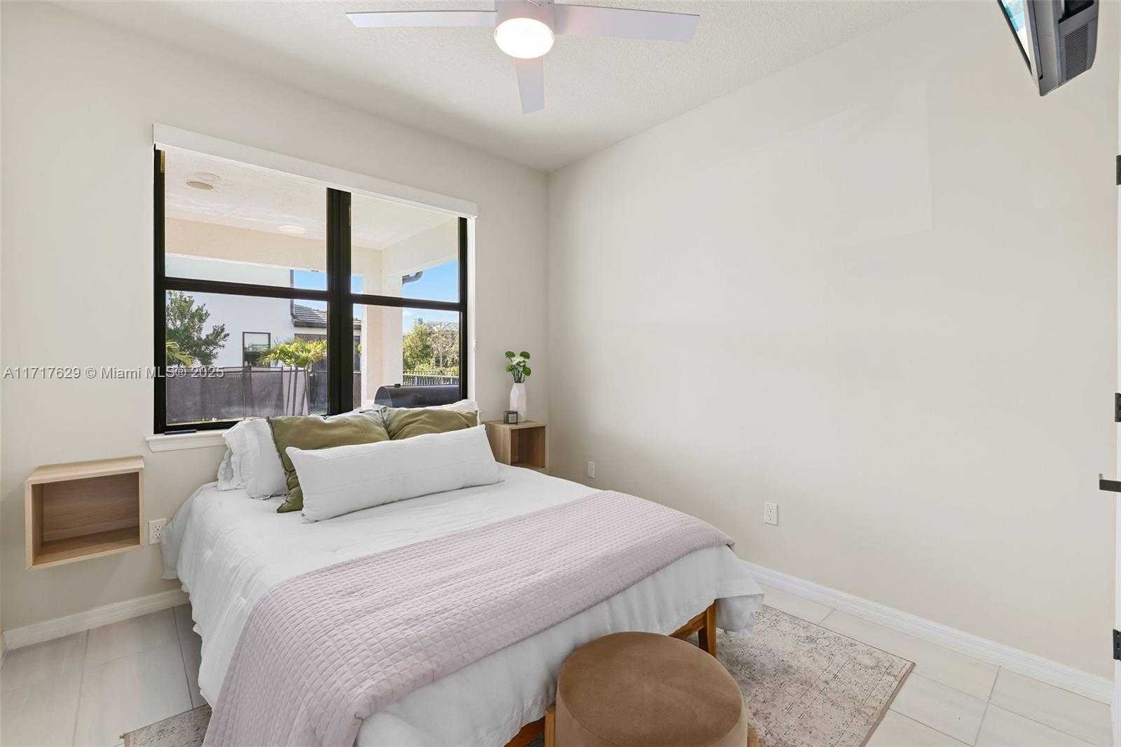 Small Image of 2414 PRIMROSE PL, Oakland Park Number 16