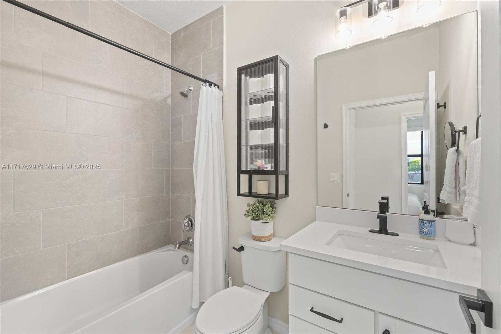 Small Image of 2414 PRIMROSE PL, Oakland Park Number 19