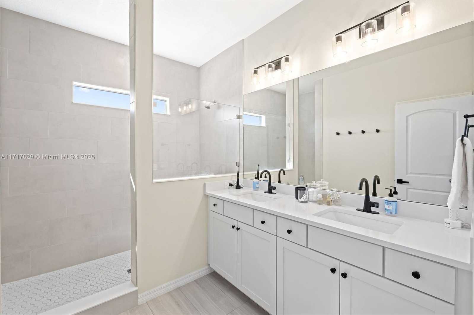 Small Image of 2414 PRIMROSE PL, Oakland Park Number 23