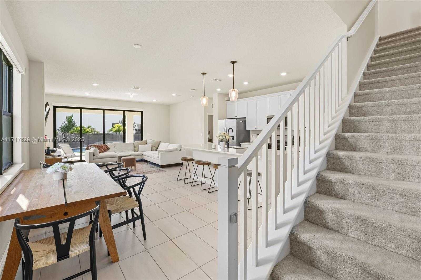 Small Image of 2414 PRIMROSE PL, Oakland Park Number 4