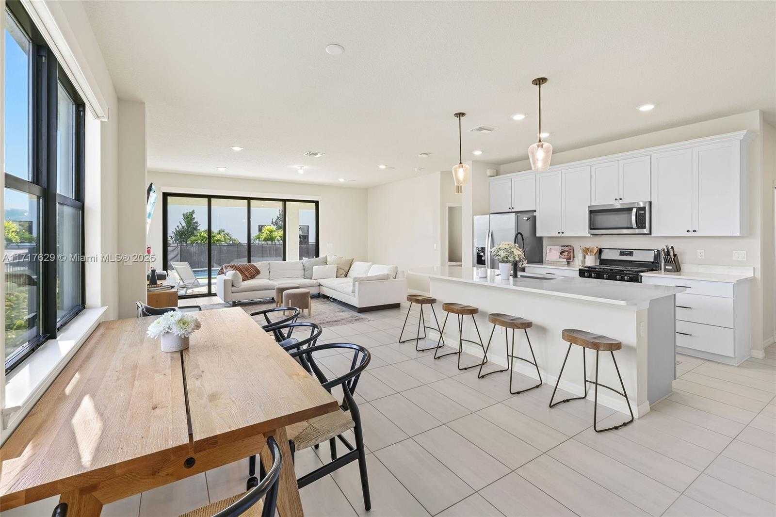 Small Image of 2414 PRIMROSE PL, Oakland Park Number 5