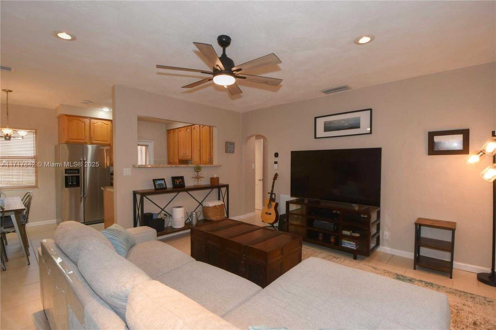Small Image of 901 SOUTH WEST 18TH CT, Fort Lauderdale Number 3