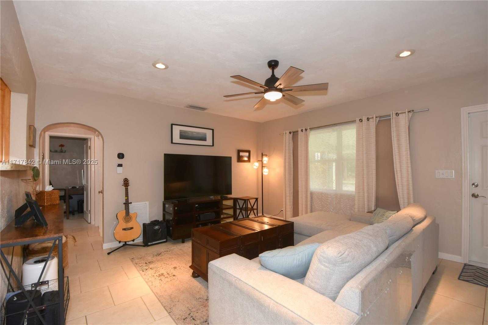 Small Image of 901 SOUTH WEST 18TH CT, Fort Lauderdale Number 4