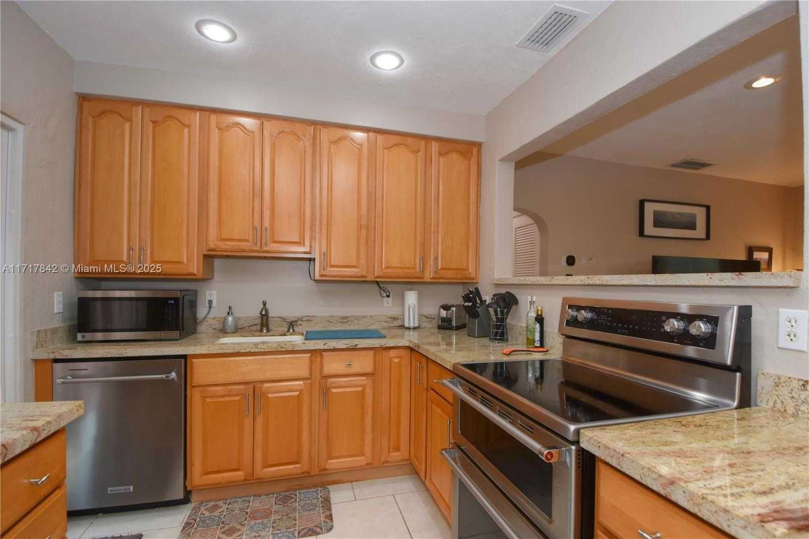 Small Image of 901 SOUTH WEST 18TH CT, Fort Lauderdale Number 7