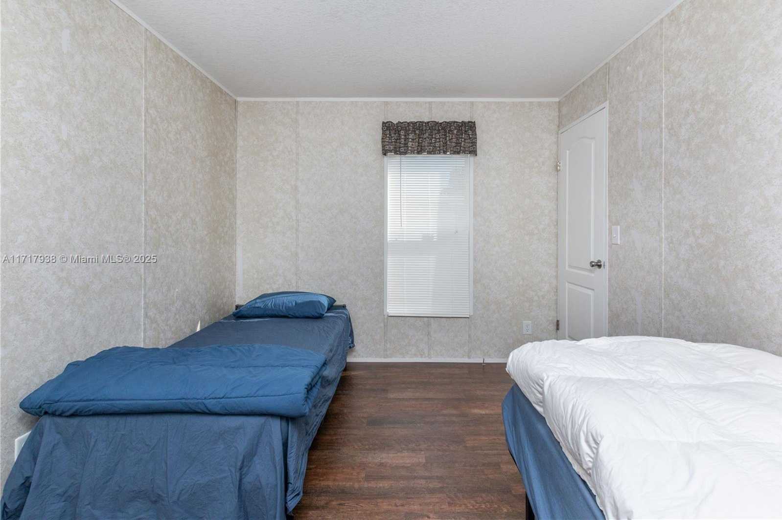 Small Image of 21661 NORTH WEST 8TH CT, Pembroke Pines Number 25