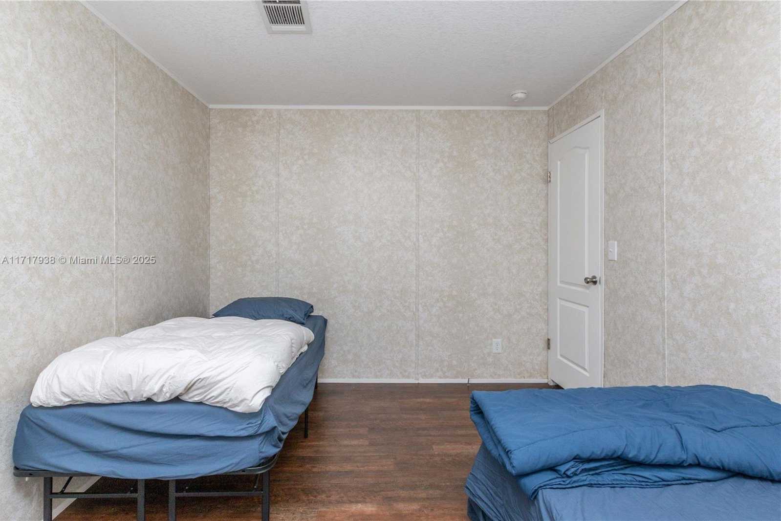 Small Image of 21661 NORTH WEST 8TH CT, Pembroke Pines Number 26