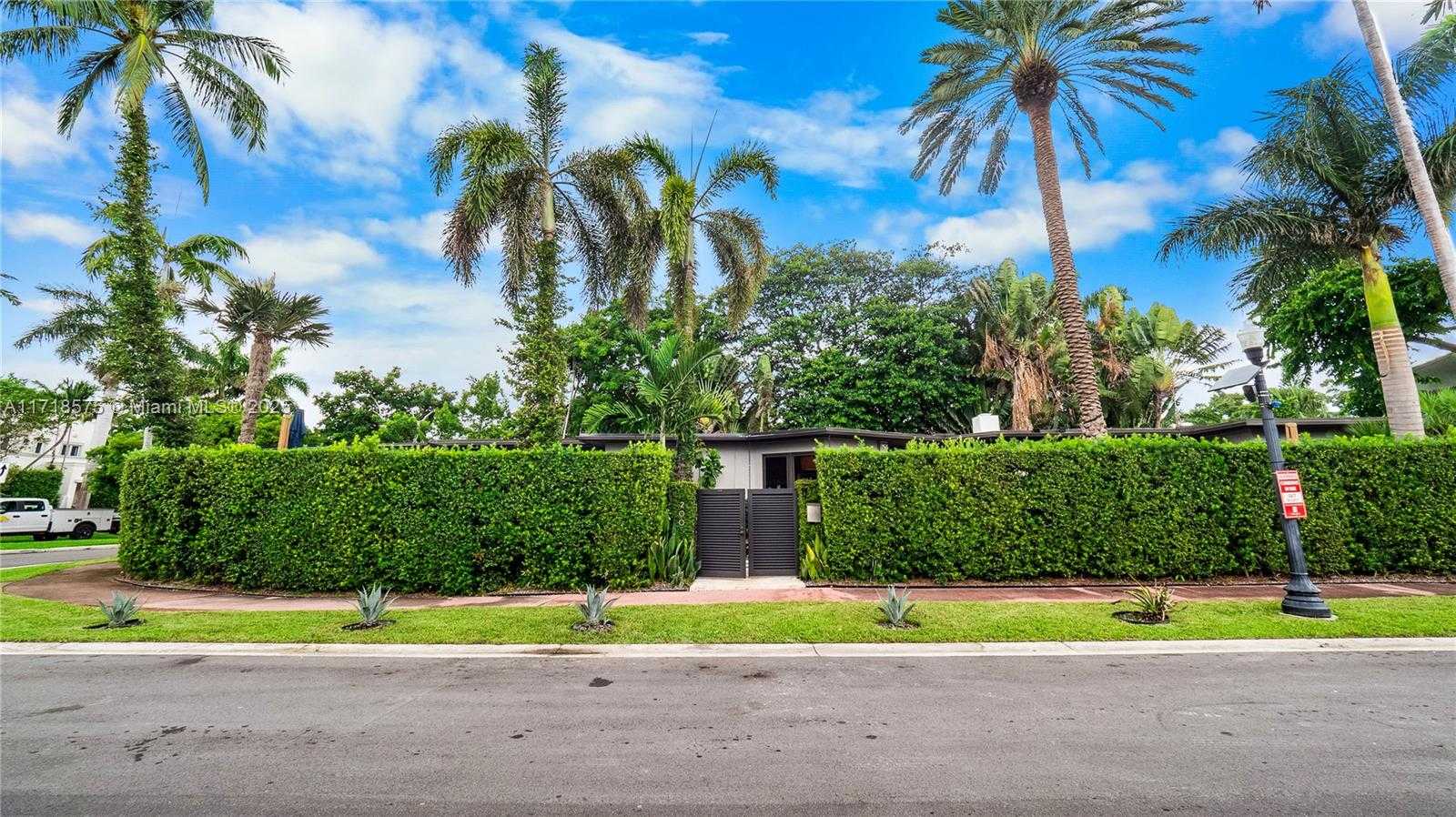 Small Image of 200 EAST RIVO ALTO DR, Miami Beach Number 20
