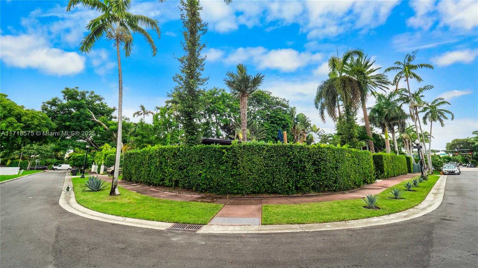 Small Image of 200 EAST RIVO ALTO DR, Miami Beach Number 21