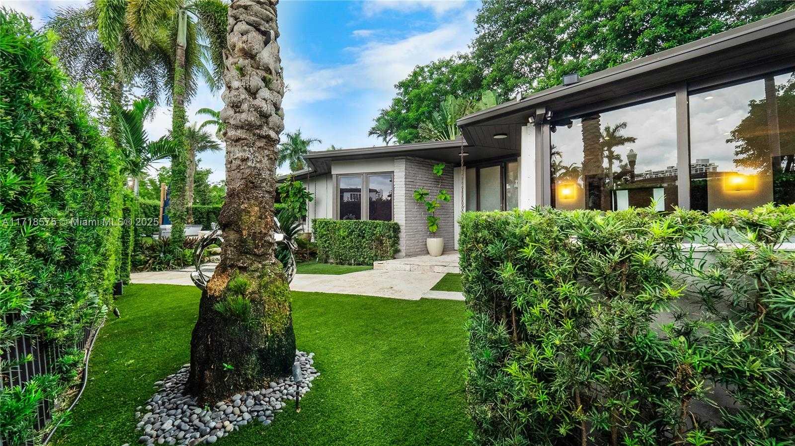 Small Image of 200 EAST RIVO ALTO DR, Miami Beach Number 22