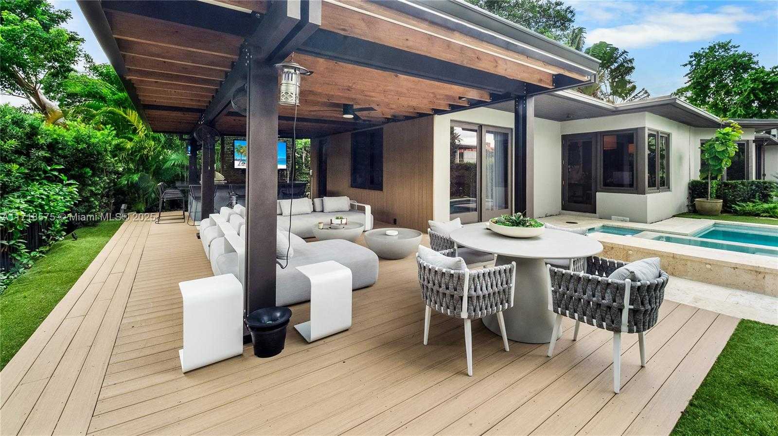 Small Image of 200 EAST RIVO ALTO DR, Miami Beach Number 36
