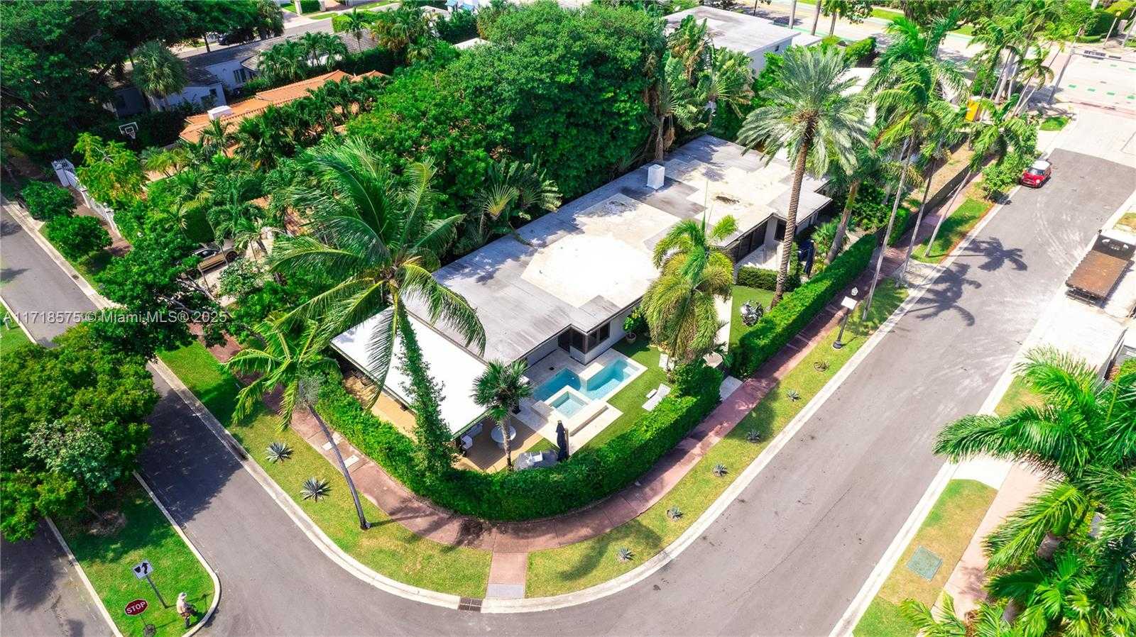 Small Image of 200 EAST RIVO ALTO DR, Miami Beach Number 4