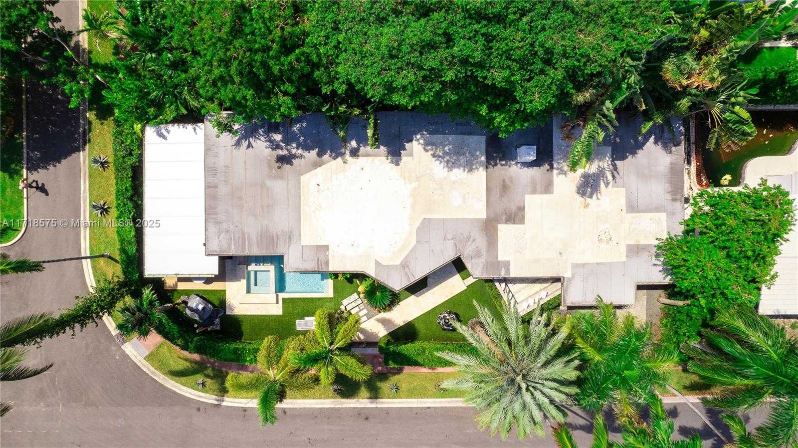 Small Image of 200 EAST RIVO ALTO DR, Miami Beach Number 5
