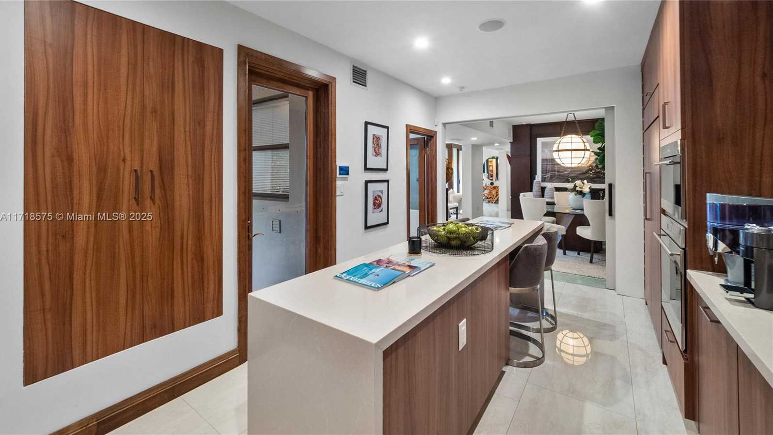 Small Image of 200 EAST RIVO ALTO DR, Miami Beach Number 71