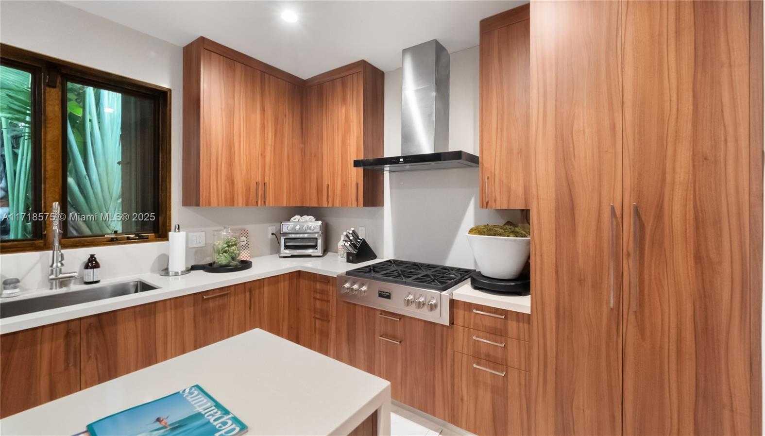 Small Image of 200 EAST RIVO ALTO DR, Miami Beach Number 74