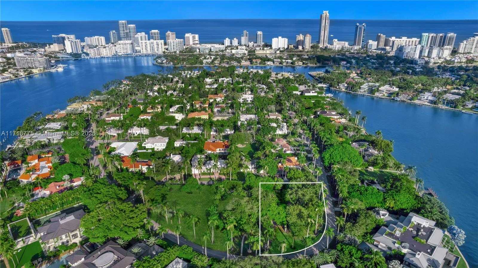 Small Image of 31 LA GORCE CIR, Miami Beach Number 10