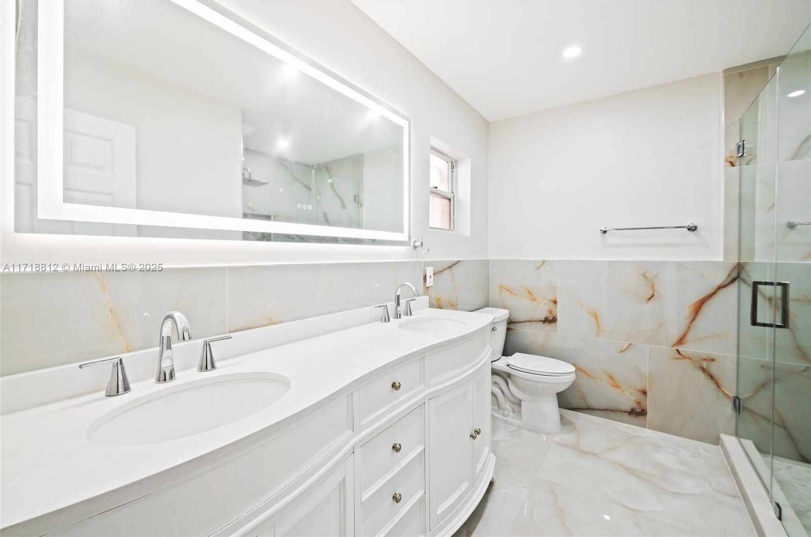 Small Image of 3203 WEST 70TH TER, Hialeah Number 15