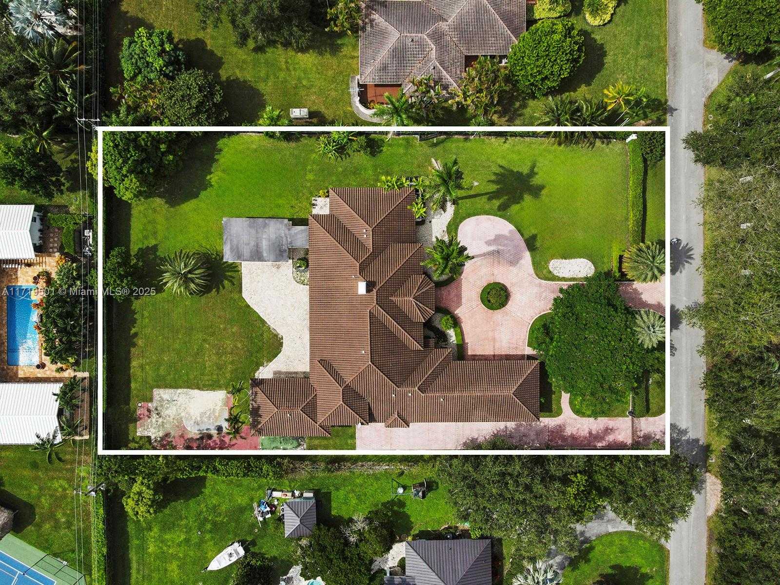 Small Image of 5770 SOUTH WEST 114TH TER, Pinecrest Number 4