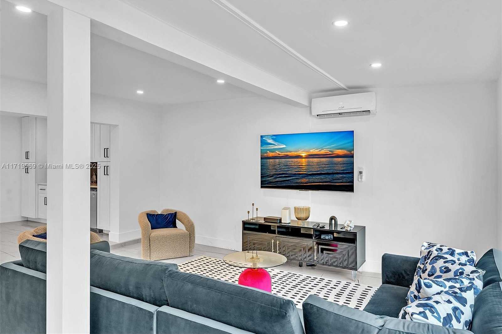 Small Image of 4024 JEFFERSON ST, Hollywood Number 20