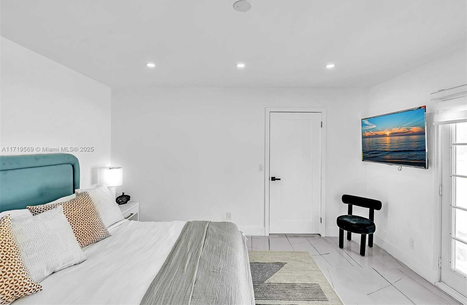 Small Image of 4024 JEFFERSON ST, Hollywood Number 24