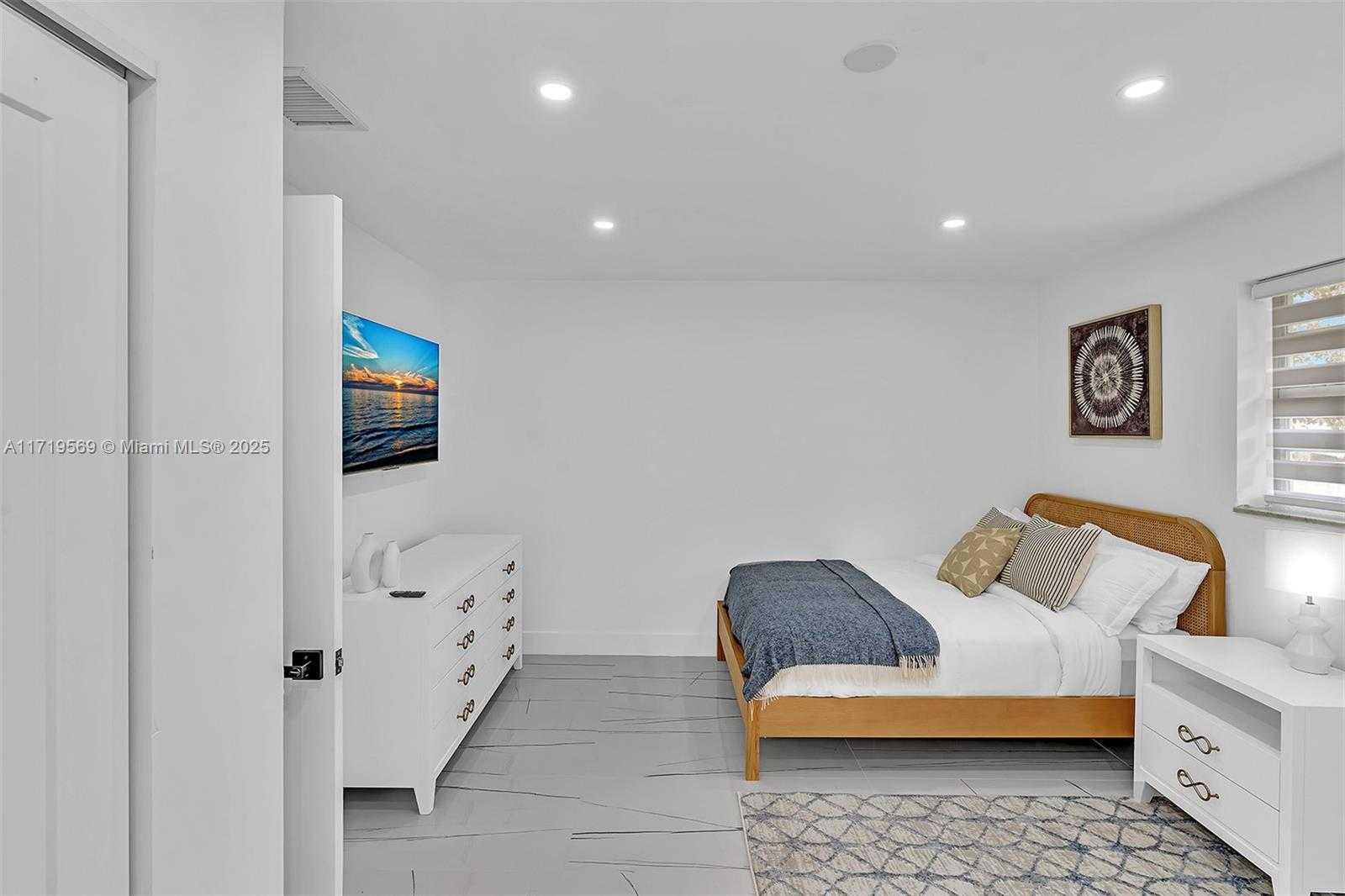 Small Image of 4024 JEFFERSON ST, Hollywood Number 28