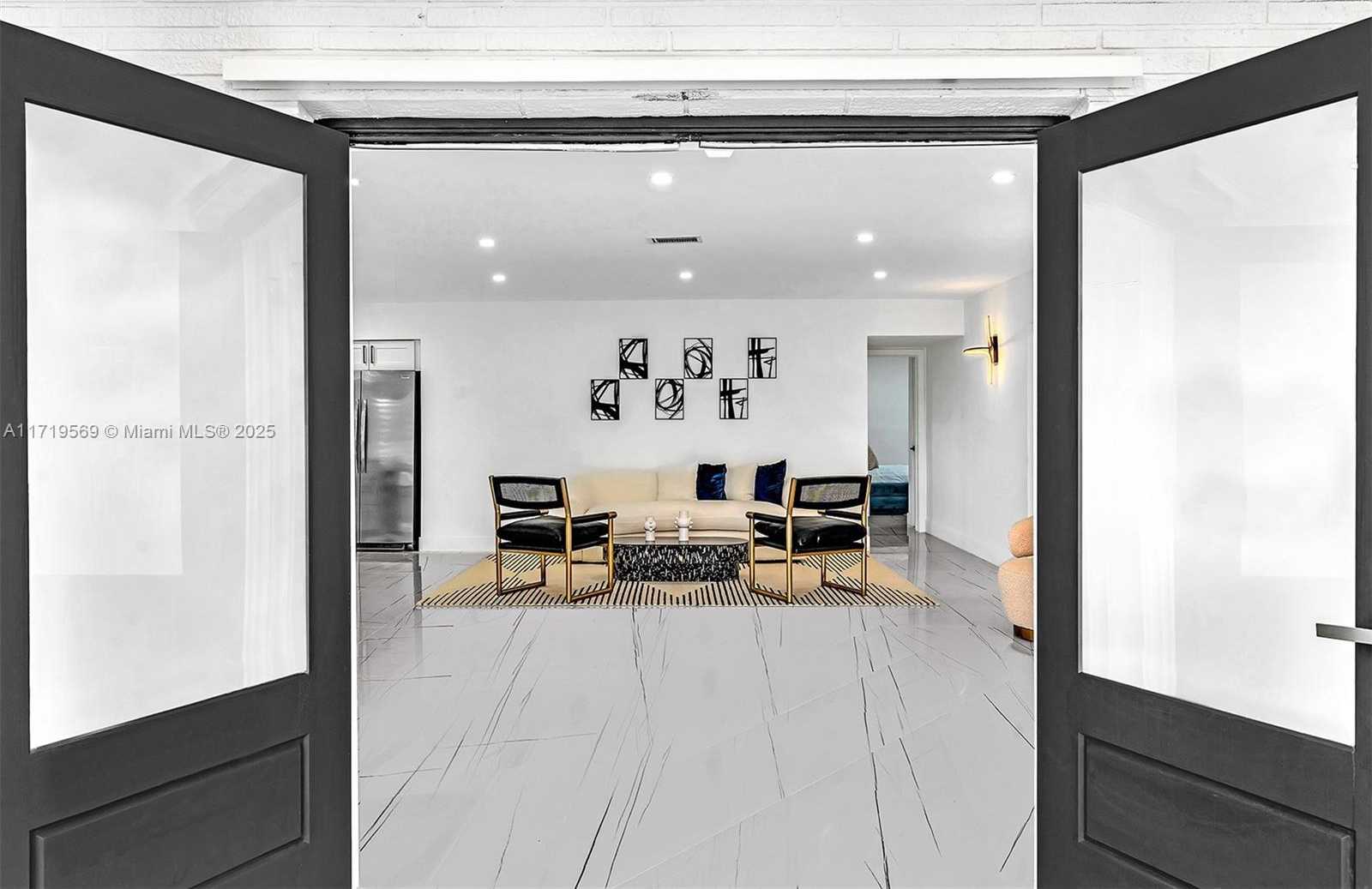 Small Image of 4024 JEFFERSON ST, Hollywood Number 3