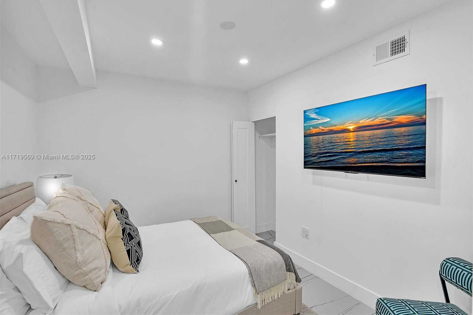 Small Image of 4024 JEFFERSON ST, Hollywood Number 30