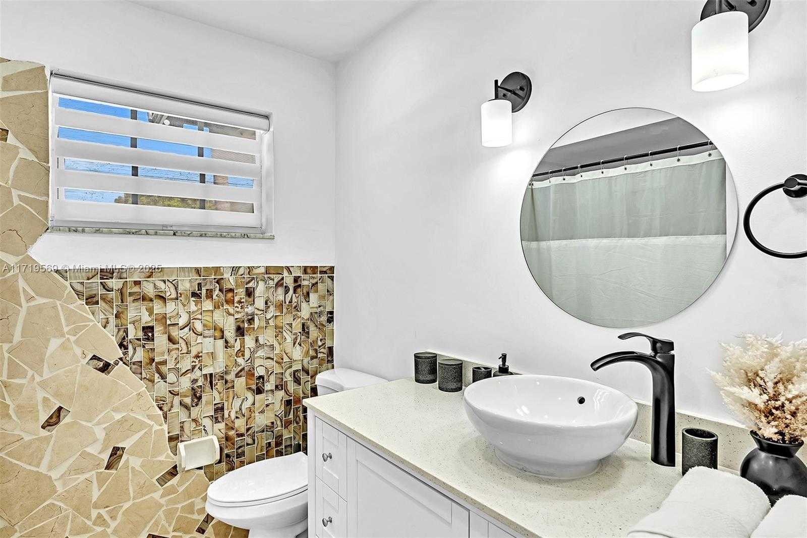 Small Image of 4024 JEFFERSON ST, Hollywood Number 34