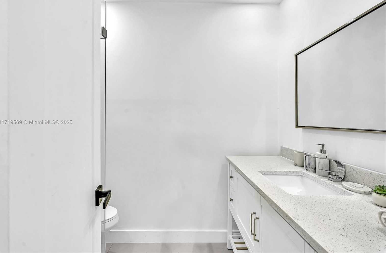 Small Image of 4024 JEFFERSON ST, Hollywood Number 37
