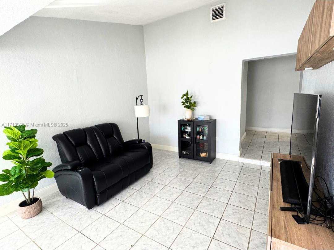 Small Image of 8121 NORTH WEST 72ND AVE, Tamarac Number 10