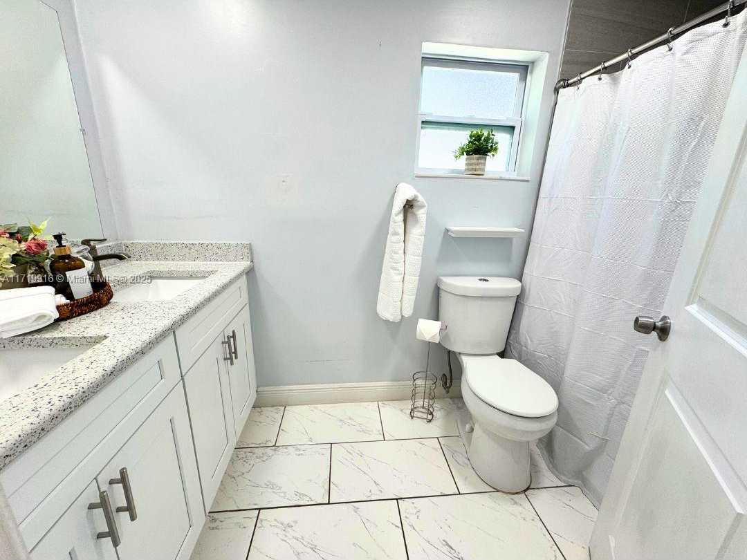 Small Image of 8121 NORTH WEST 72ND AVE, Tamarac Number 14