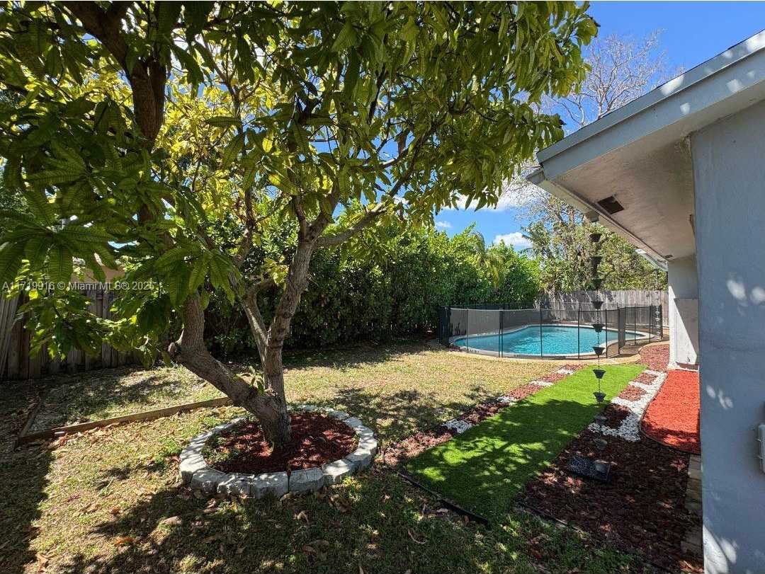 Small Image of 8121 NORTH WEST 72ND AVE, Tamarac Number 25