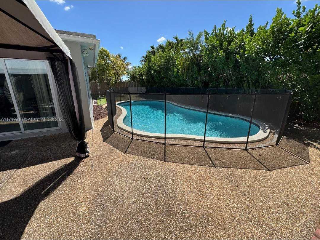 Small Image of 8121 NORTH WEST 72ND AVE, Tamarac Number 27