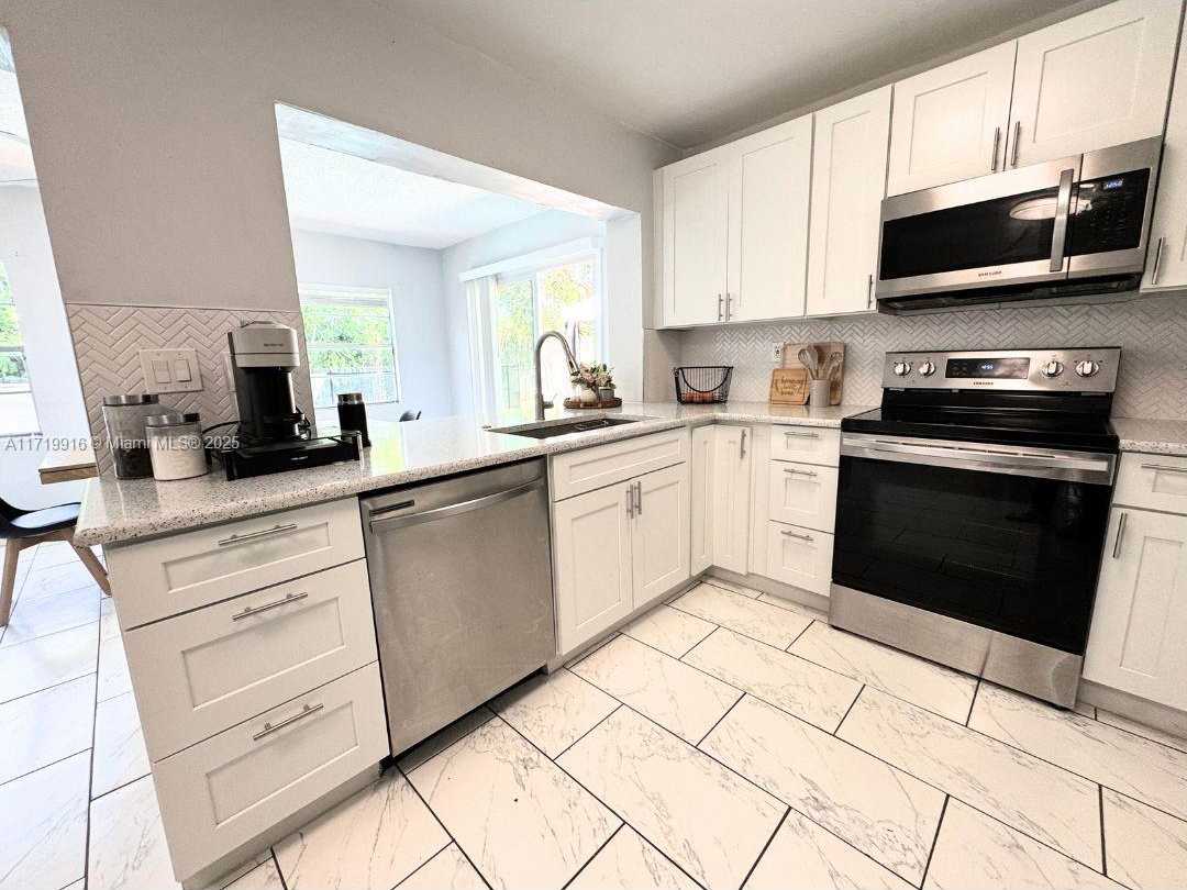 Small Image of 8121 NORTH WEST 72ND AVE, Tamarac Number 5