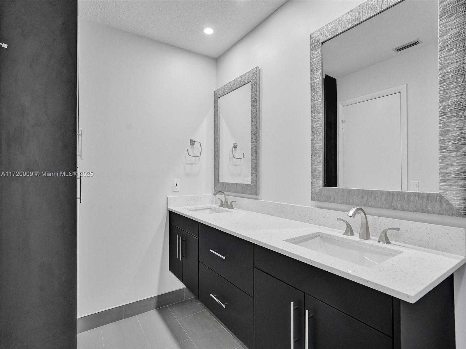 Small Image of 1046 SOUTH EAST 6TH CT, Dania Beach Number 13