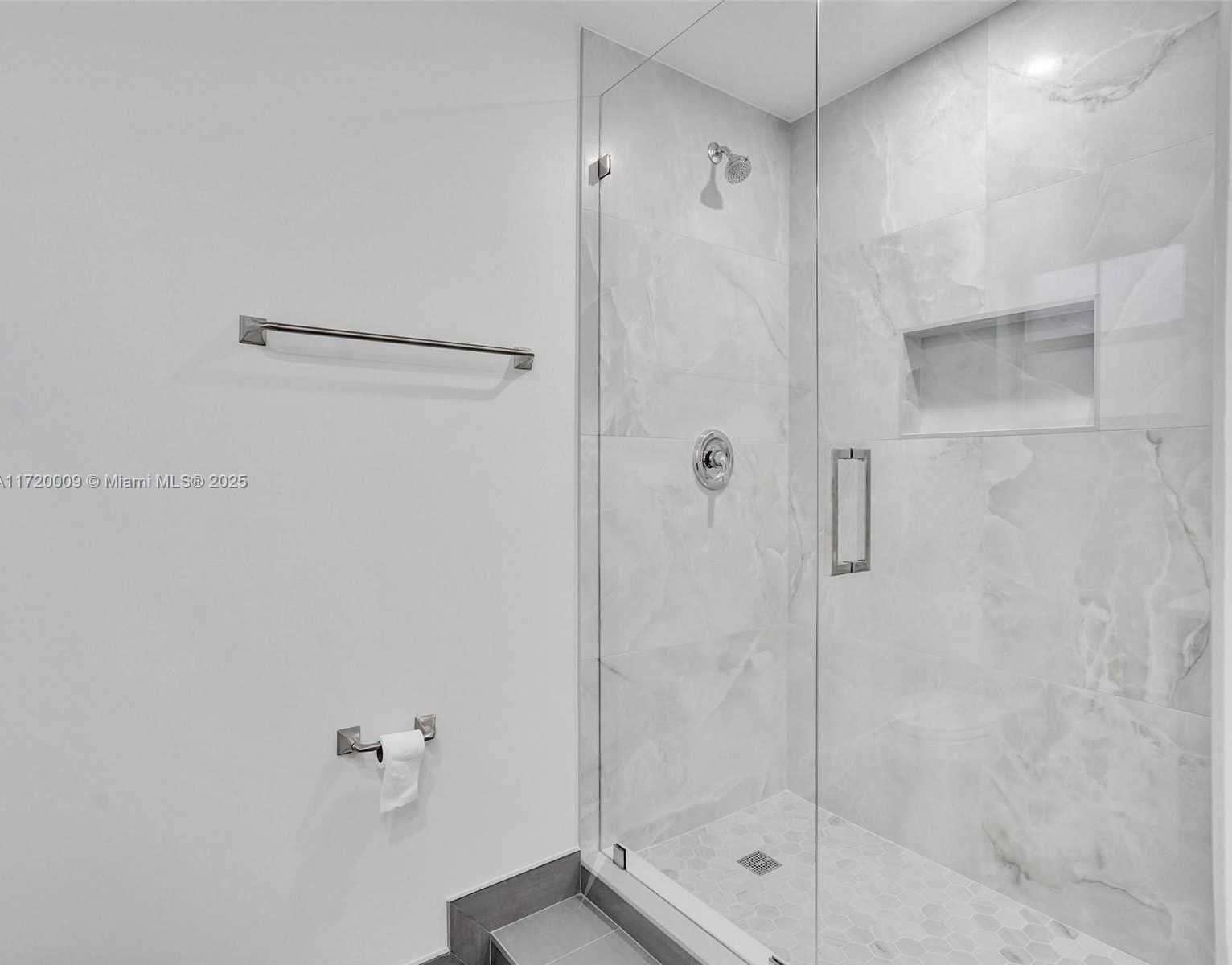 Small Image of 1046 SOUTH EAST 6TH CT, Dania Beach Number 15