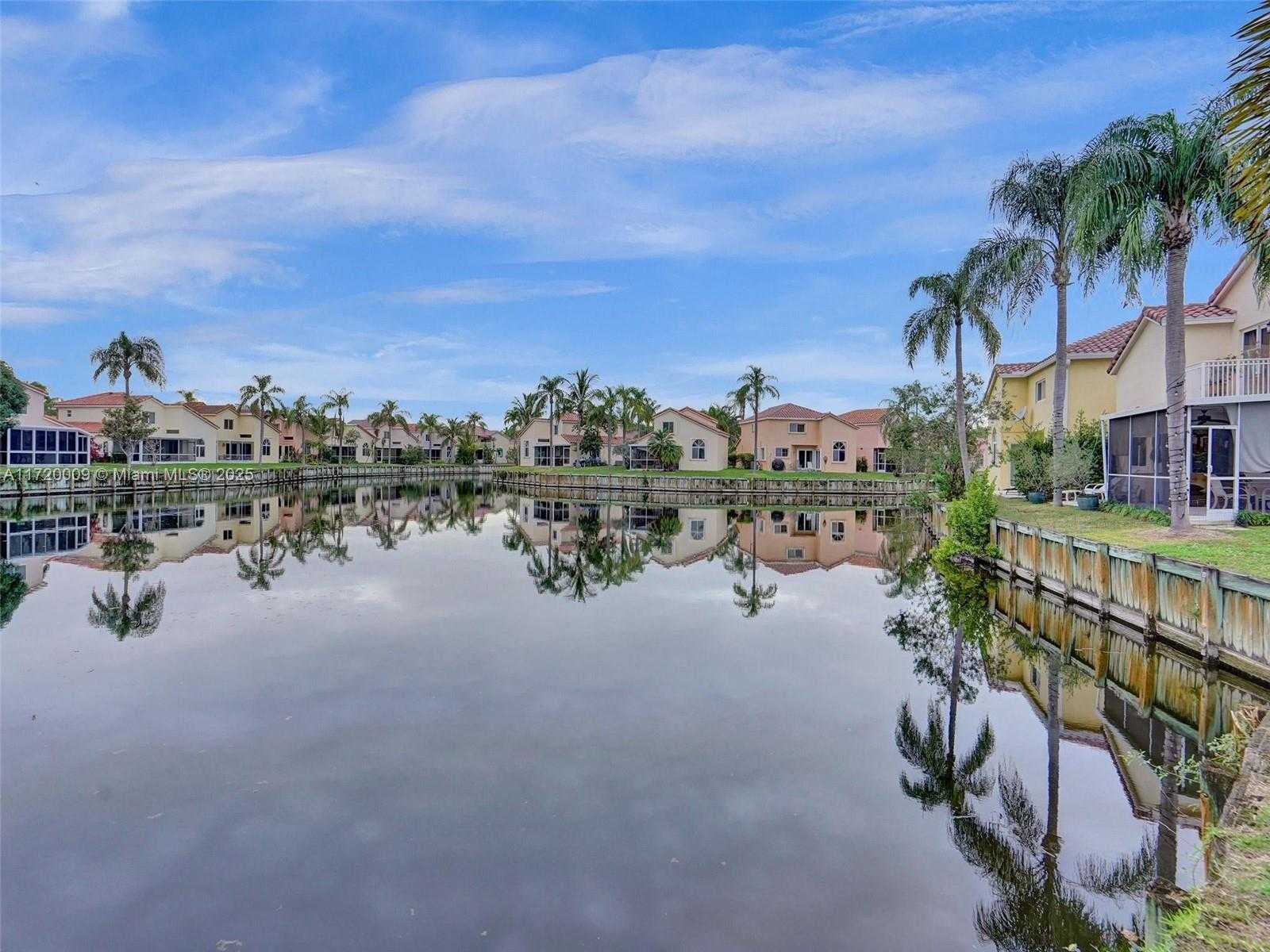 Small Image of 1046 SOUTH EAST 6TH CT, Dania Beach Number 2