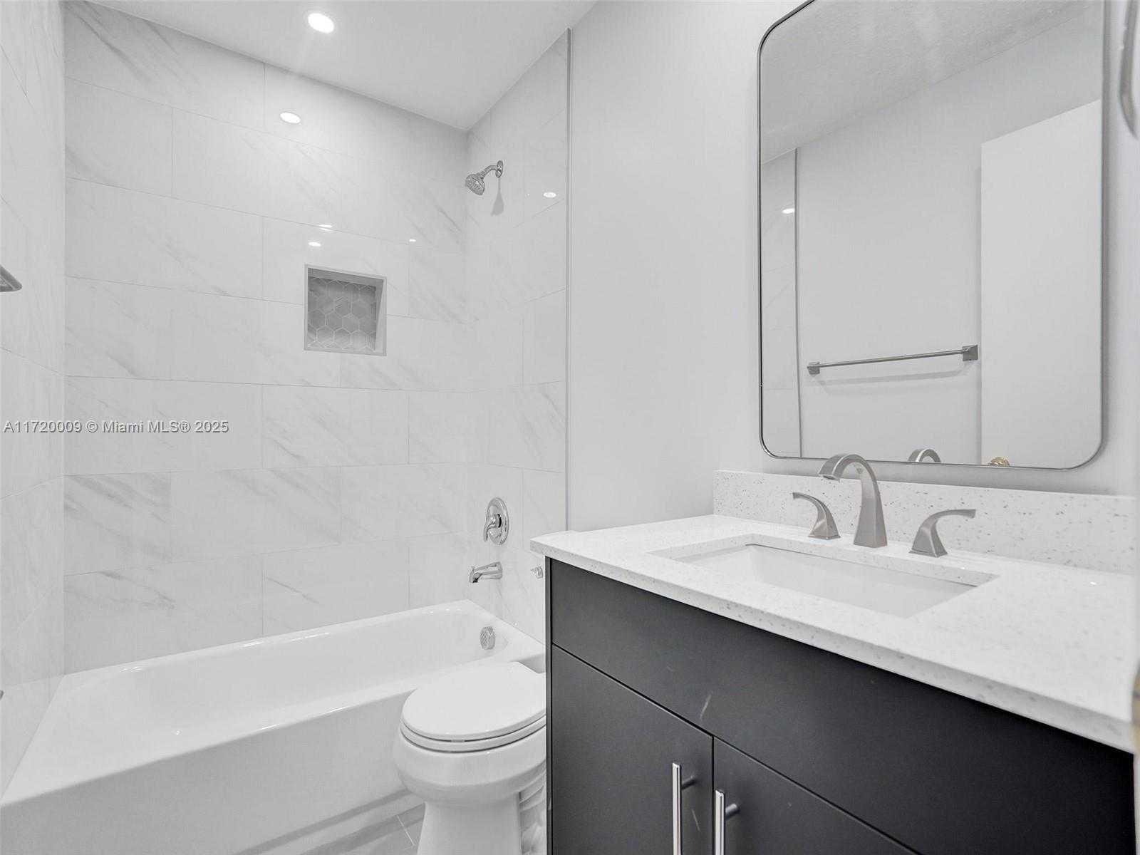 Small Image of 1046 SOUTH EAST 6TH CT, Dania Beach Number 21