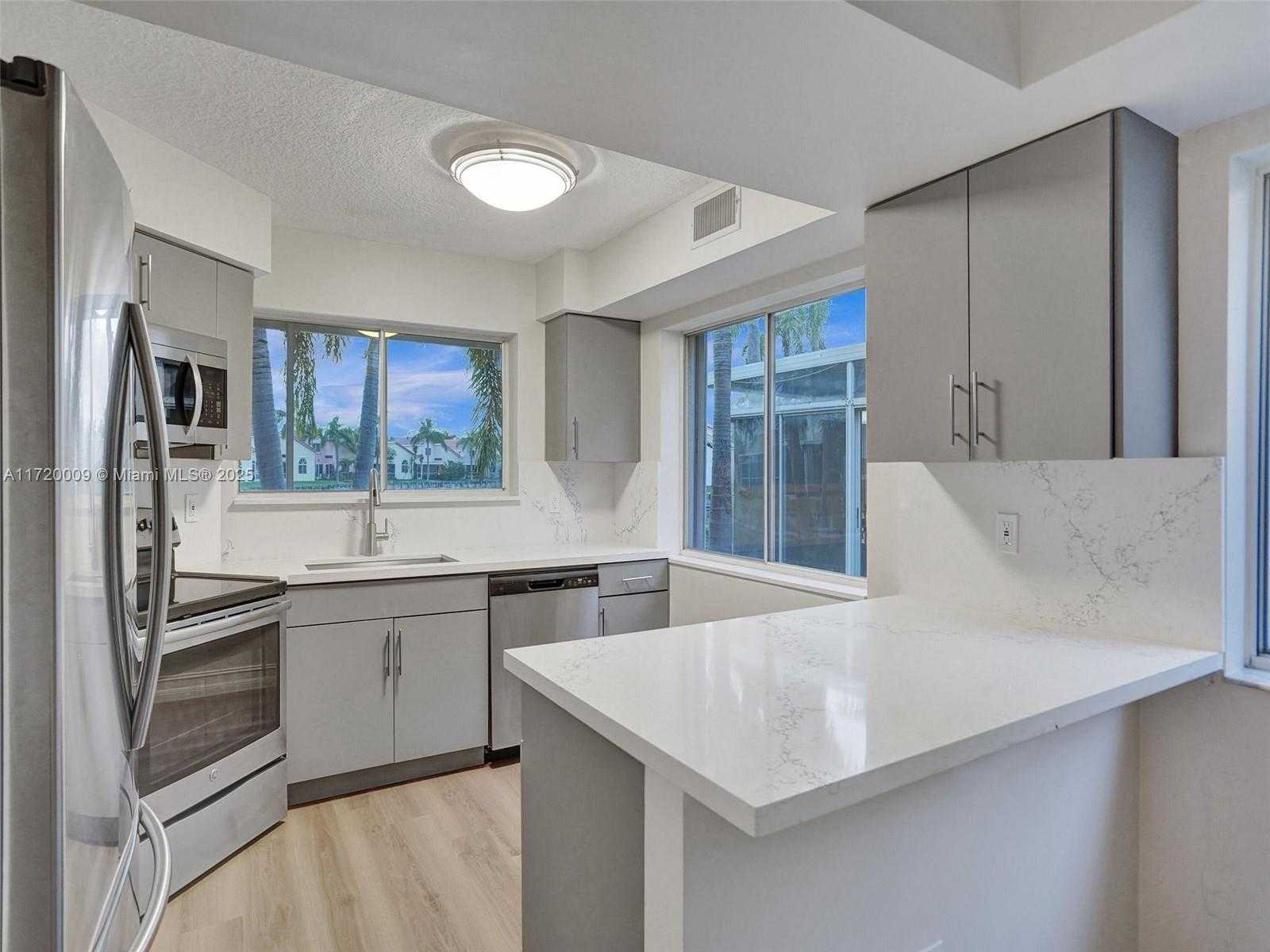 Small Image of 1046 SOUTH EAST 6TH CT, Dania Beach Number 27